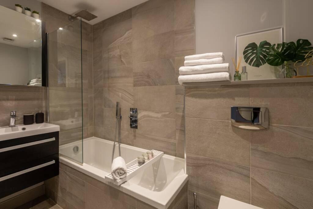 Roseland Apartment 1 อารันเดล ภายนอก รูปภาพ